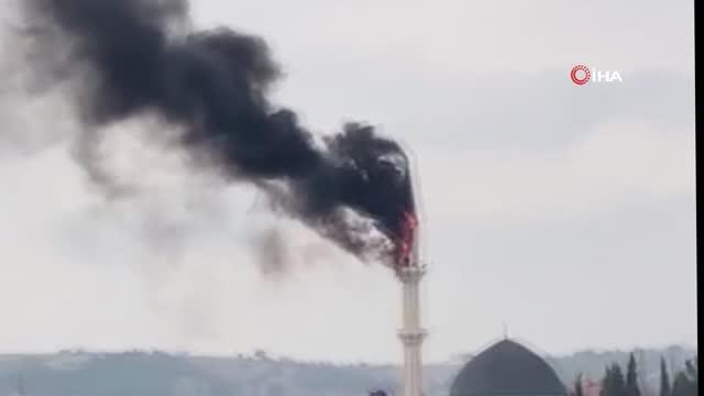 Bilecik'te cami külahının tadilatı minareyi yaktı