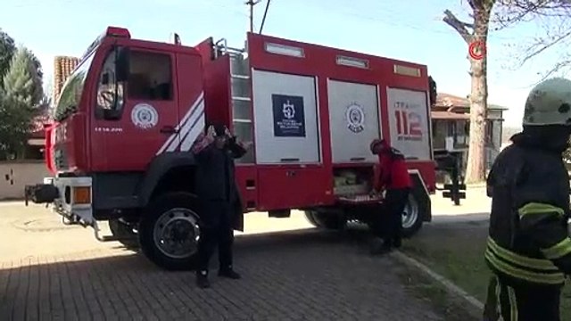 Yaramaz tosun çıktığı balkondan vinçle indirildi