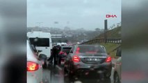 Yol tartışmasında bıçak çeken sürücü gözaltına alındı