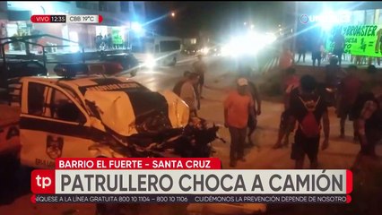 Patrullero policial choca contra un camión cuando realizaba una persecución a una moto