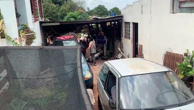 Parte de talhado desaba no Bairro São Cristóvão e duas pessoas ficam feridas