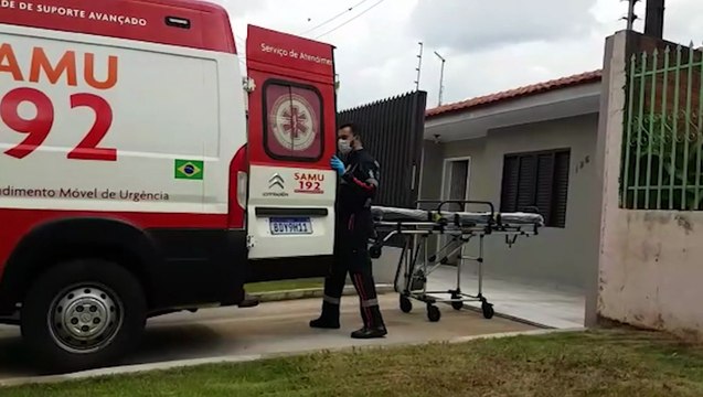 Ao tentar acender churrasqueira com álcool, homem sofre queimaduras graves no Guarujá