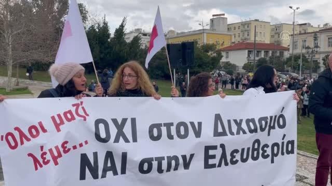 Zorunlu Kovid-19 aşısına karşı protesto yürüyüşü