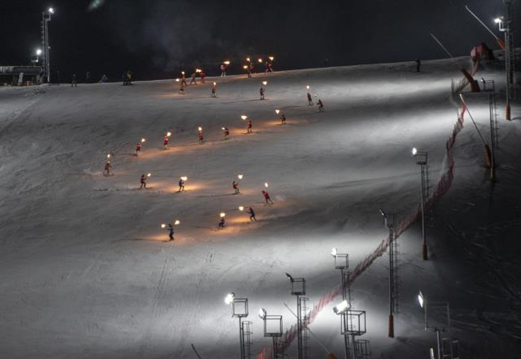 Palandöken'de "gece kayağı" keyfi