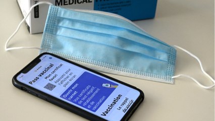 FEMME ACTUELLE - Pass vaccinal : dès mardi, presque 5 millions de QR codes ne seront plus valides, êtes-vous concernés ?