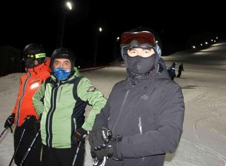 Gündüz Vali, gece kayakçı: Palandöken'de gece kayağının tadını çıkarttılar