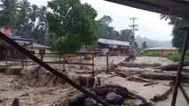 Banjir Bandang Terjang Permukiman Warga di Sumbar, Puluhan Rumah Rusak