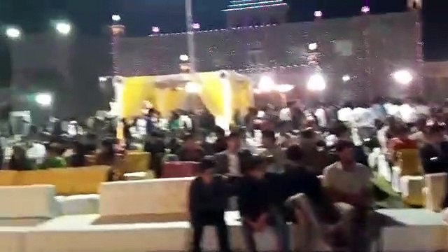 ये कौन आदमी है जो लता मंगेशकर की आवाज में गाने लगा है?