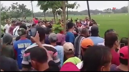 Diduga Hilang Kendali Pemotor Tewas Terjun dan Tertancap di Sawah