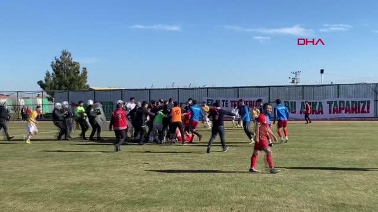 Son dakika haberi... DİYARBAKIR'DA AMATÖR LİG MAÇINDA KAVGA: 4 YARALI, 2 GÖZALTI