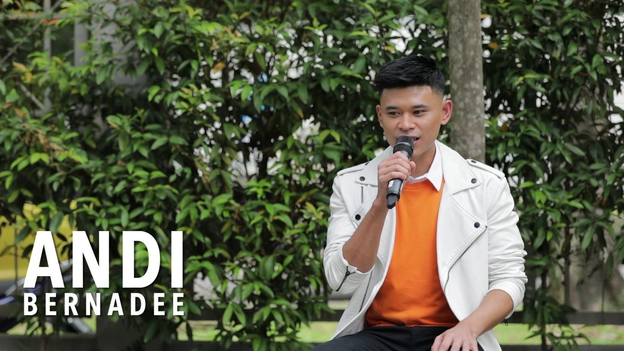 Close Up Andi Bernadee - Big Stage
