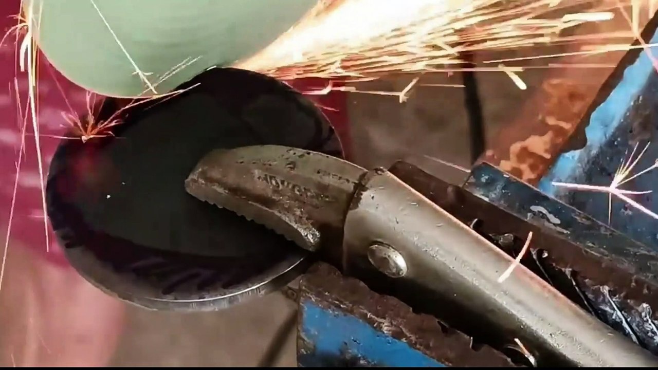 Making door locks from pieces of scrap metal! It's simple and easy!