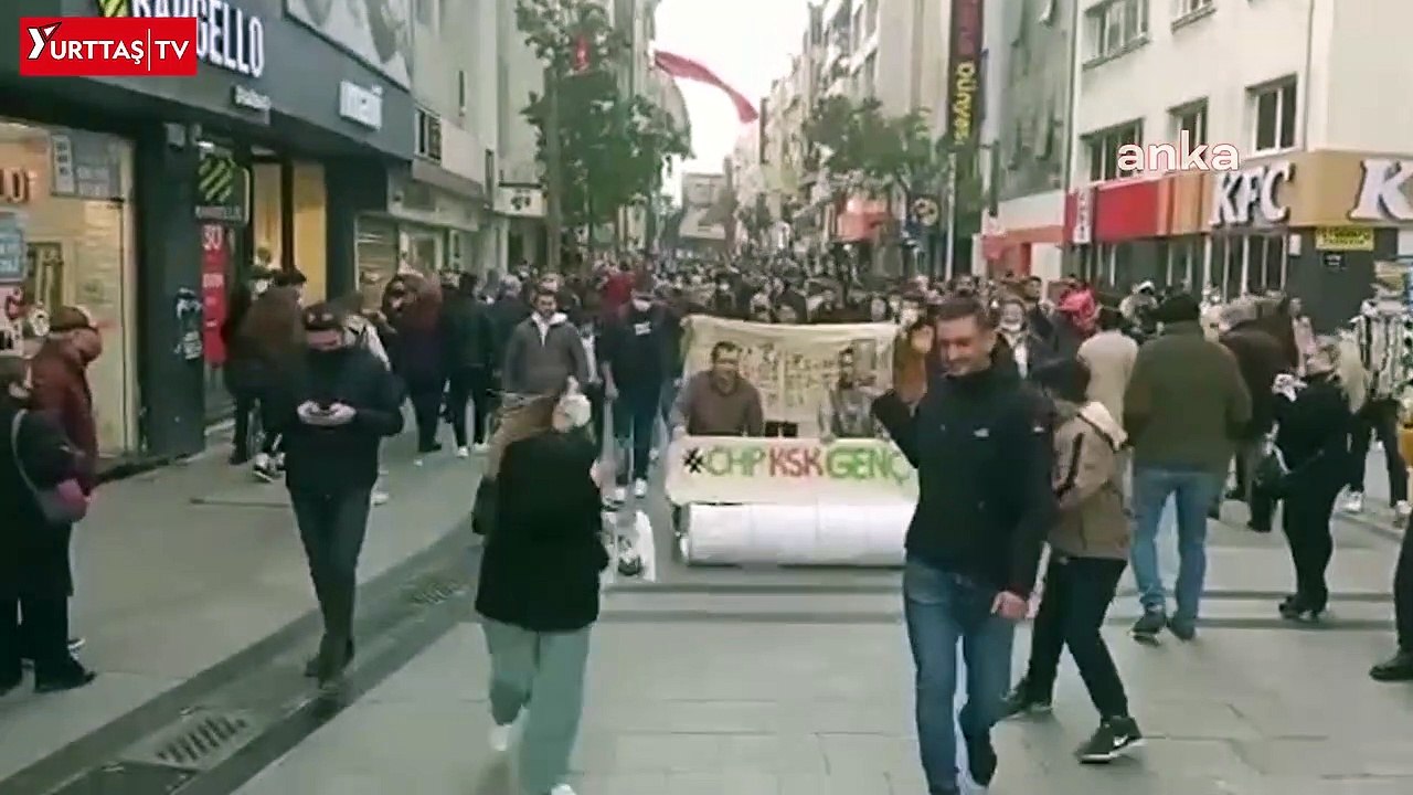 Akaryakıt zamlarını taş devri arabasıyla protesto ettiler