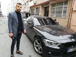 Zeytinburnu'nda hayalet gösterge hırsızlığı... Dirseğiyle lüks otomobilin camını kırıp, hayalet göstergesini çaldılar