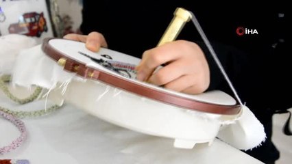 Çocukluktan kalan el becerisini ticarete dönüştürdü
