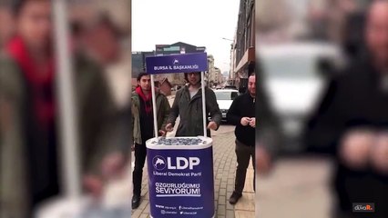 LDP, 'Telefonunu göster' diyenler için göstermelik telefon dağıttı