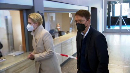 7-Tage-Inzidenz sinkt weiter - Angriffe gegen Journalisten bei Corona-Protest in Dresden