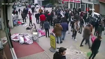 Скачать видео: Korkunç kaza kamerada! Yayaların arasına böyle daldı