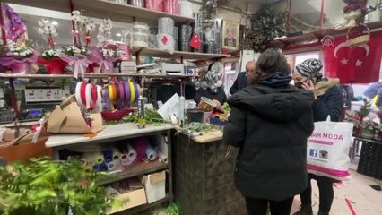 Çiçekçilerde "14 Şubat Sevgililer Günü" mesaisi