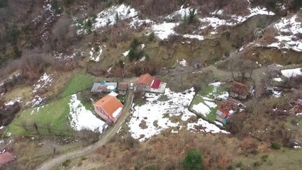 KASTAMONU - Heyelan nedeniyle köy yolunda 30 metrelik göçük oluştu