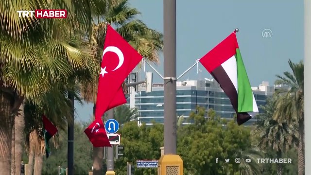 Erdoğan'ın ziyareti öncesi BAE caddeleri Türk bayraklarıyla donatıldı