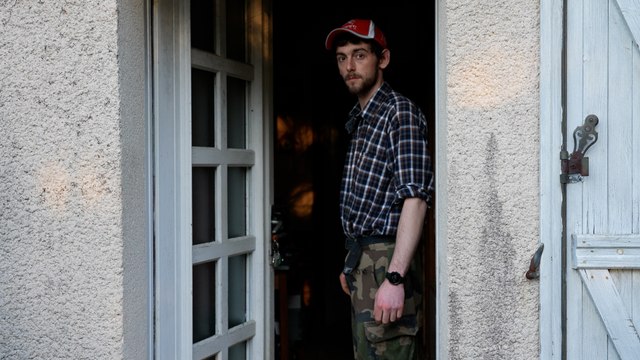 «Je ne peux plus me chauffer» : Pierre, agriculteur, face à la flambée de l’essence