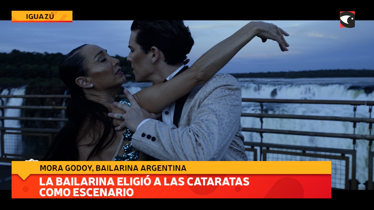 La bailarina eligió a las cataratas como escenario