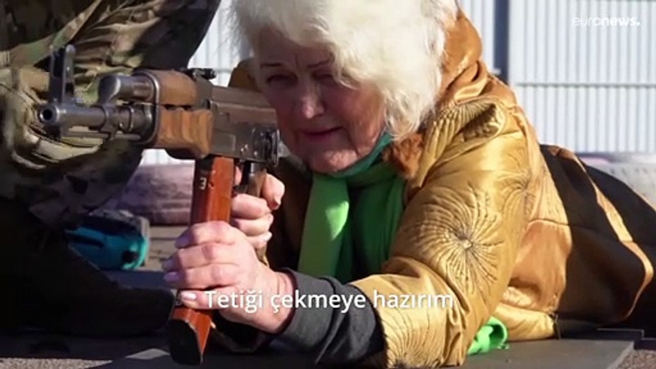 Ukrayna ordusu Rus işgaline karşı çocuk, genç ve yaşlılara askeri eğitim veriyor