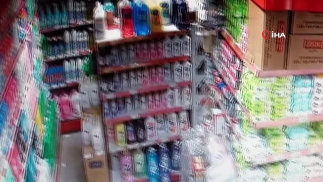 Adliye önünde silahlı saldırı kamerada... Saldırıya uğrayan şahıs markete sığınınca kurşunların hedefi olmaktan kurtuldu
