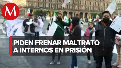 Familiares de internos protestan en el Palacio de los Deportes, CDMX