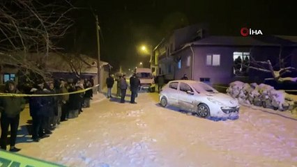 Oğlunun arkadaşları tarafından maket bıçağıyla öldürüldü