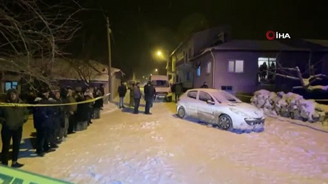 Oğlunun arkadaşları tarafından maket bıçağıyla öldürüldü