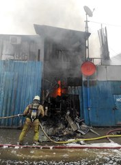 Son dakika! Pendik'te atık kağıt deposunda çıkan yangın söndürüldü