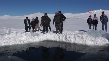 Yüzeyi buzla kaplı olan Balık Gölü dalgıçları ağırladı