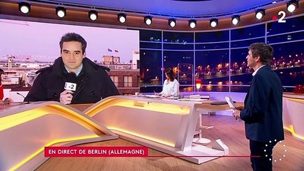 Julia Vignali adresse un message à Kad Merad en direct.