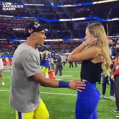 Taylor Rapp propone matrimonio a su novia tras ganar el Super Bowl
