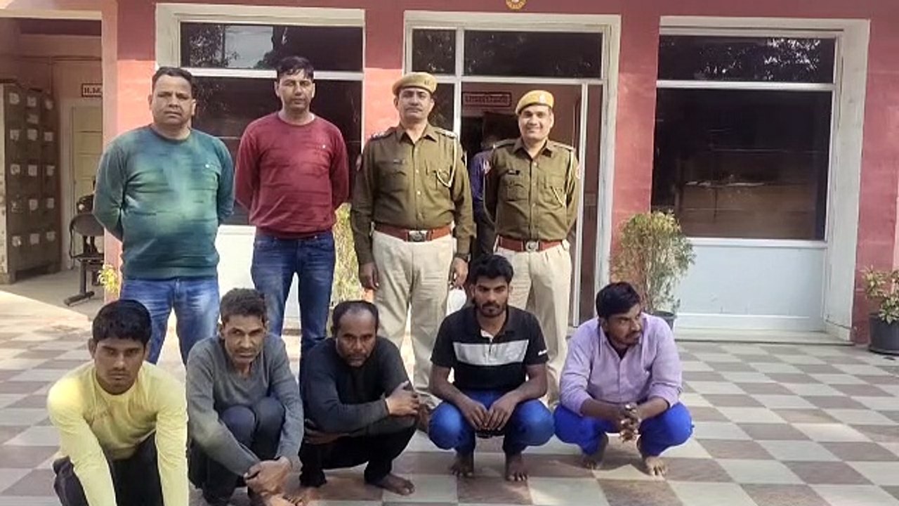 दुकान का ताला तोड़कर चोरी करने वाले बदमाश गिरफ्तार