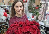 Florist makes Valentine's bouquet