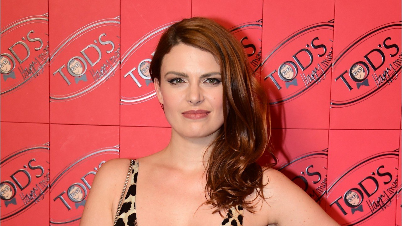 GALA VIDEO - Elodie Frégé reçoit “autant de demandes en mariage que de menaces de mort”