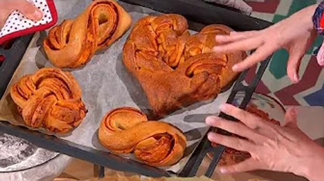 È sempre mezzogiorno, ricetta dolce San Valentino Fulvio Marino prepara i nodi d'amore È stato Fulv