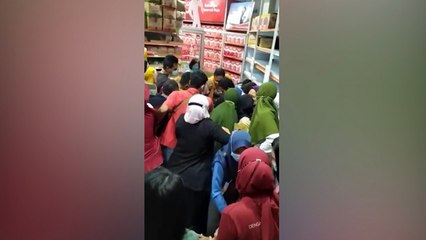 Viral! Video Warga di Bojonegoro Rebutan Minyak Goreng Satu Harga