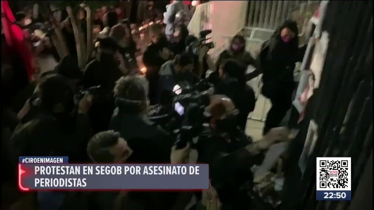 Periodistas protestan afuera de Segob para exigir justicia por asesinatos a comunicadores