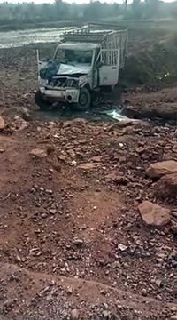 मजदूरों से भरा पिकअप वाहन पलटा, चार की मौत, डेढ़ दर्जन घायल