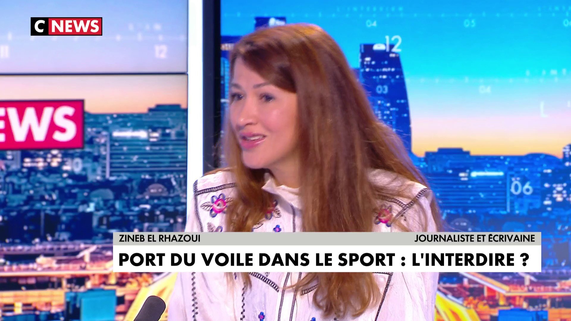 Zineb El Rhazoui : «je resterai toujours opposée au port du hijab dans le  sport» - Vidéo Dailymotion