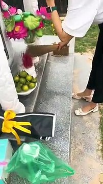 Cô gái mua bánh kem, vượt 50km đón sinh nhật đặc biệt cùng bạn trai không còn trên đời