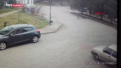 Aracını köpek gezdiren antrenörün üzerine sürdü