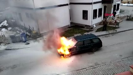 ÇOCUKLARINI OKULA GÖTÜRMEDEN ÖNCE ÇALIŞTIRDIĞI OTOMOBİLİ YANDI