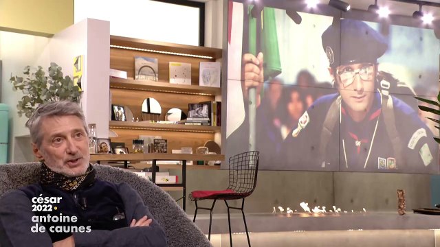 Emu, Antoine de Caunes rend un hommage poignant à Philippe Gildas dans « En aparté » sur Canal Plus : C'est quelqu'un de capital - VIDEO