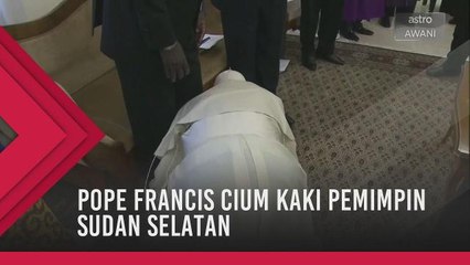Belakangkan ego, pemimpin terbesar gereka Katolik sujud dan cium kaki pemimpin Sudan Selatan