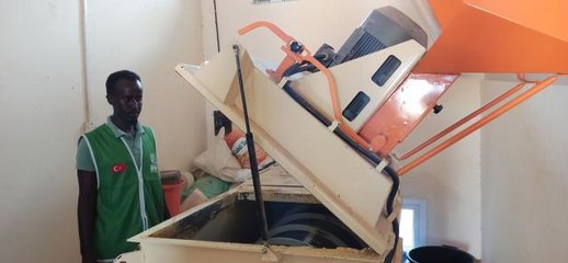 İHH'dan Somali'deki yumurta üretim tesisine destek